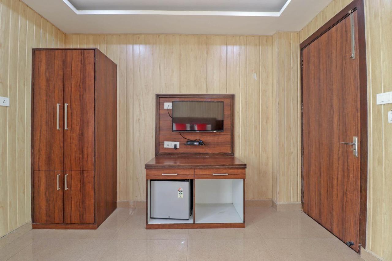 Capital O 76444 Hotel Hill-Top Inn Narendra Nagar Екстериор снимка