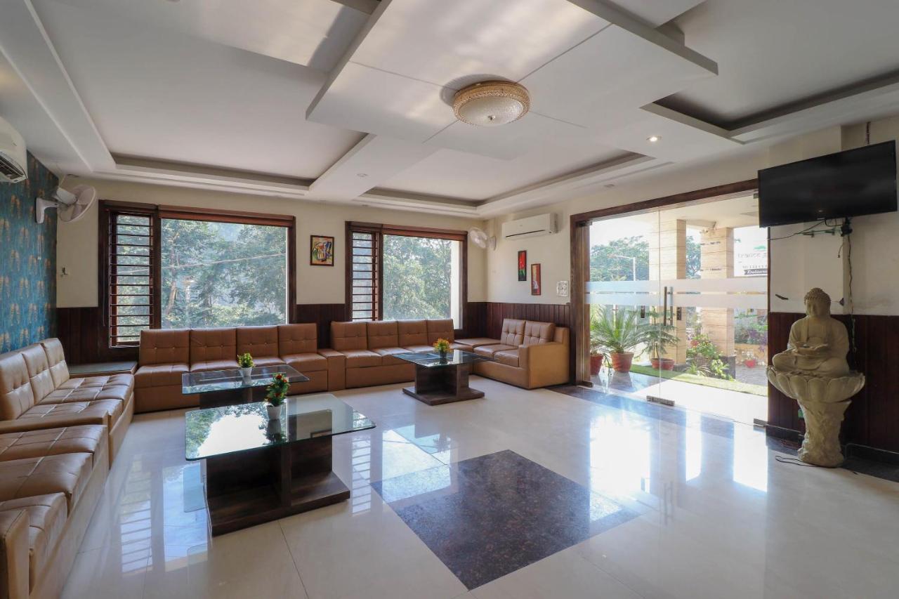 Capital O 76444 Hotel Hill-Top Inn Narendra Nagar Екстериор снимка